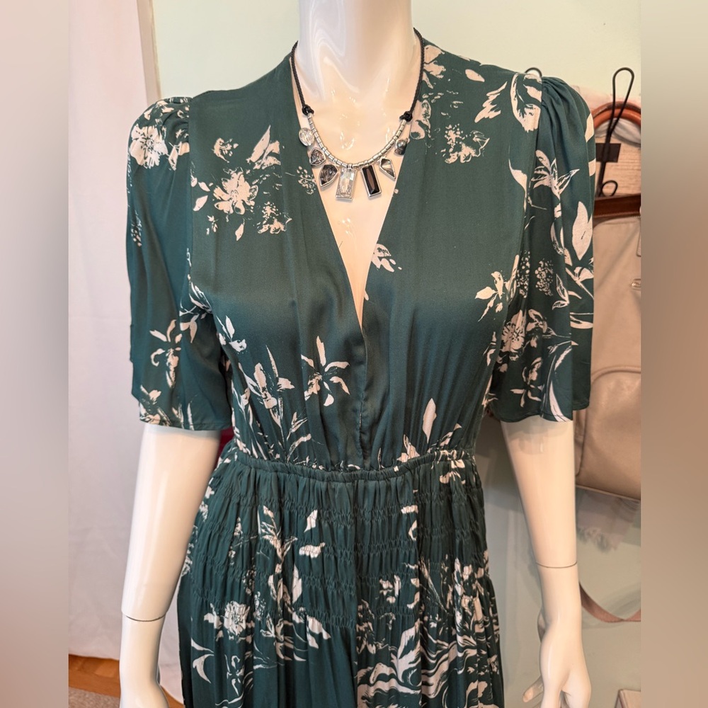 Green floral dress size small - Picture 4 of 11